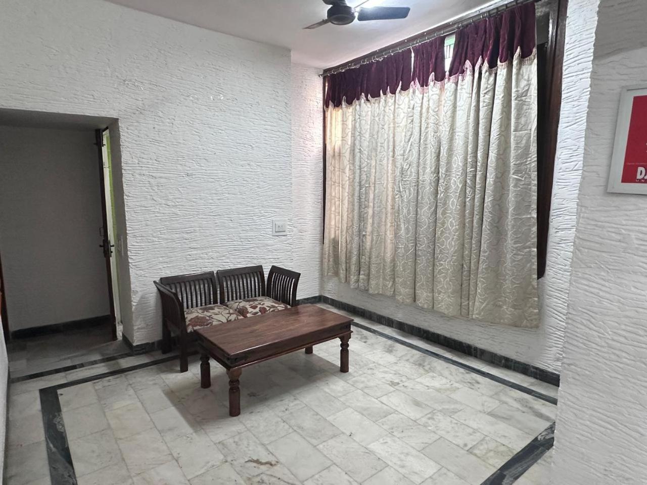 The Raveesh J42 Apartment *