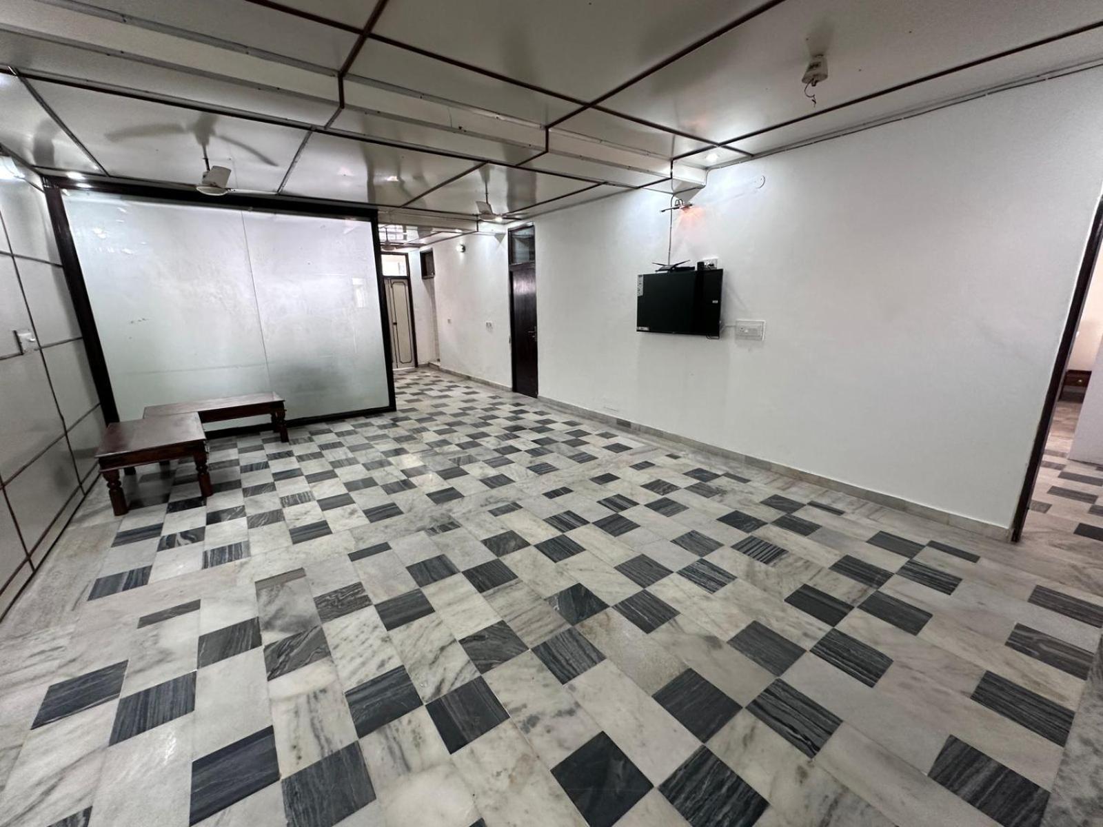 The Raveesh J42 New Delhi