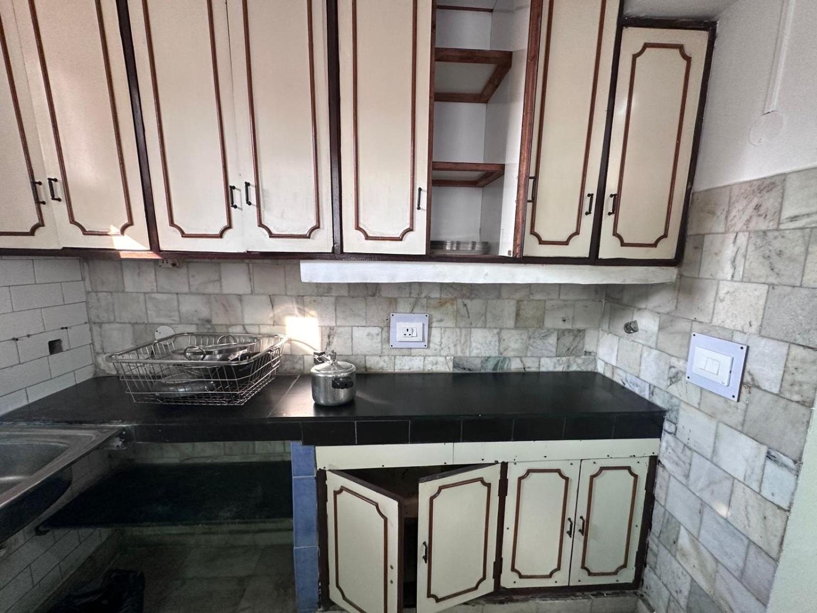The Raveesh J42 New Delhi