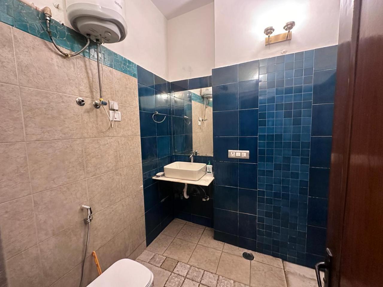 The Raveesh J42 Apartment *
