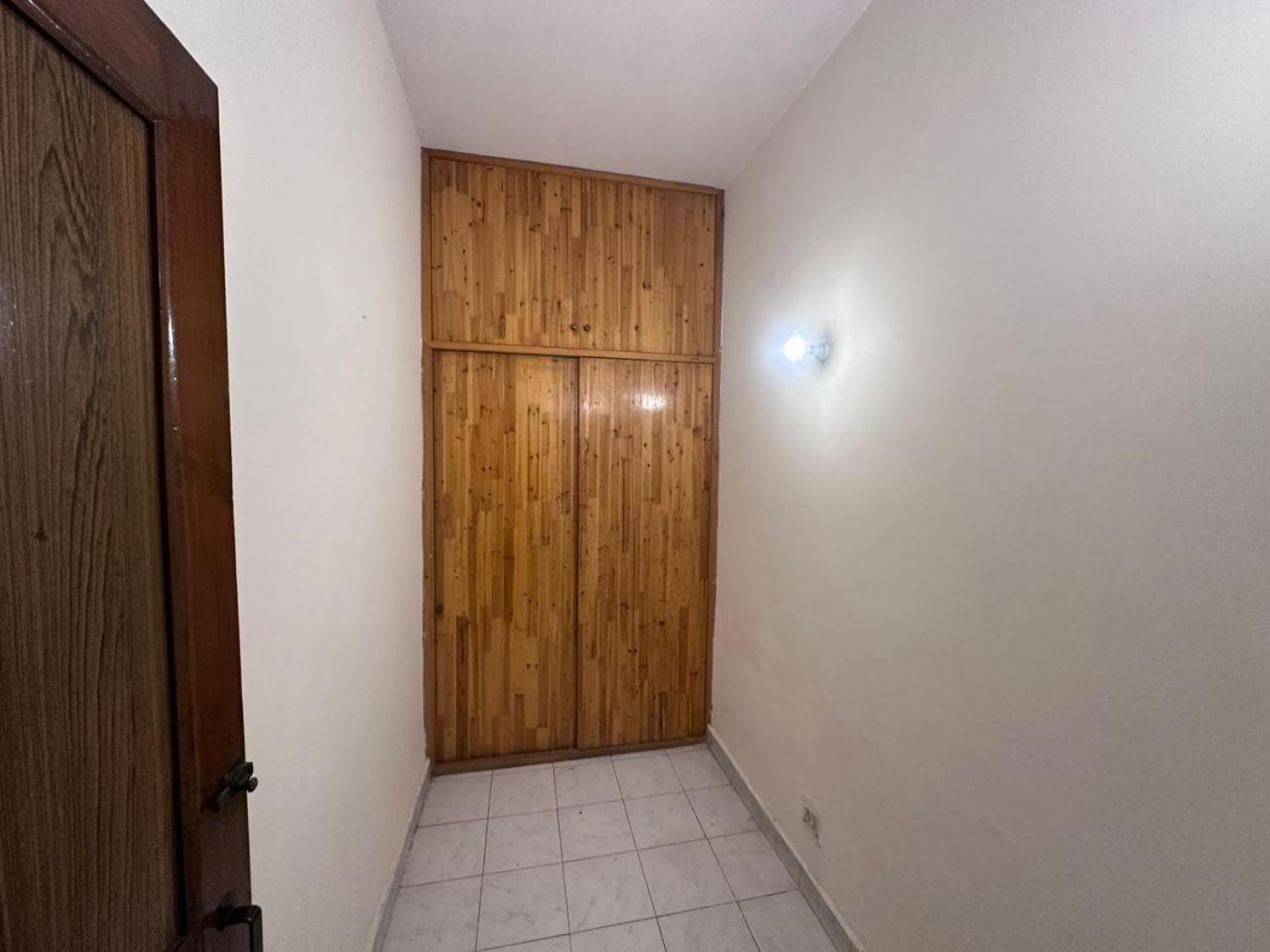 The Raveesh J42 Apartment *