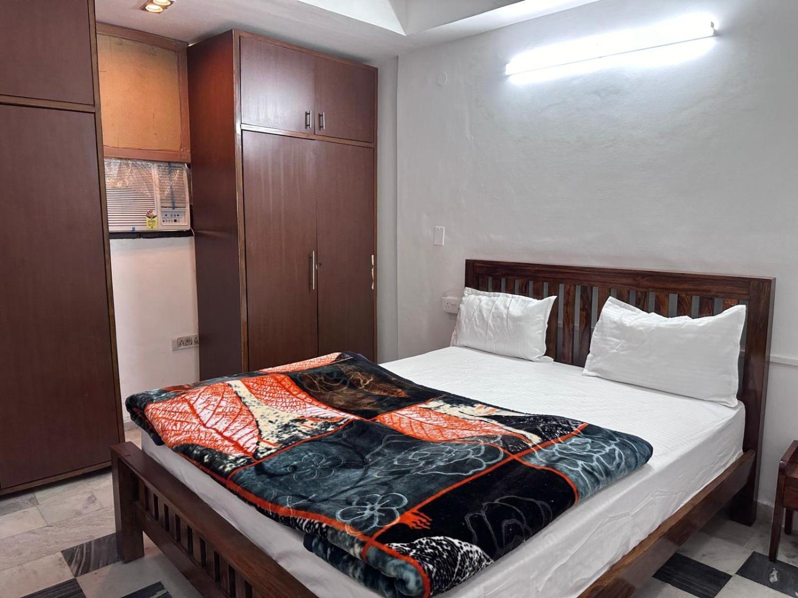 The Raveesh J42 * New Delhi
