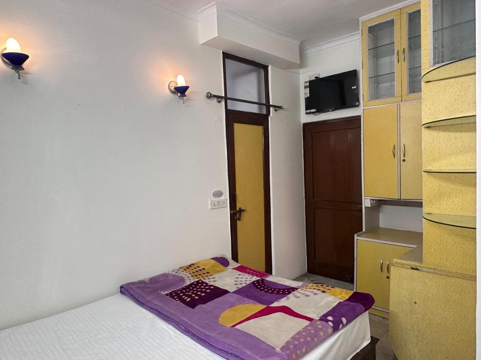 Apartment The Raveesh J42 New Delhi