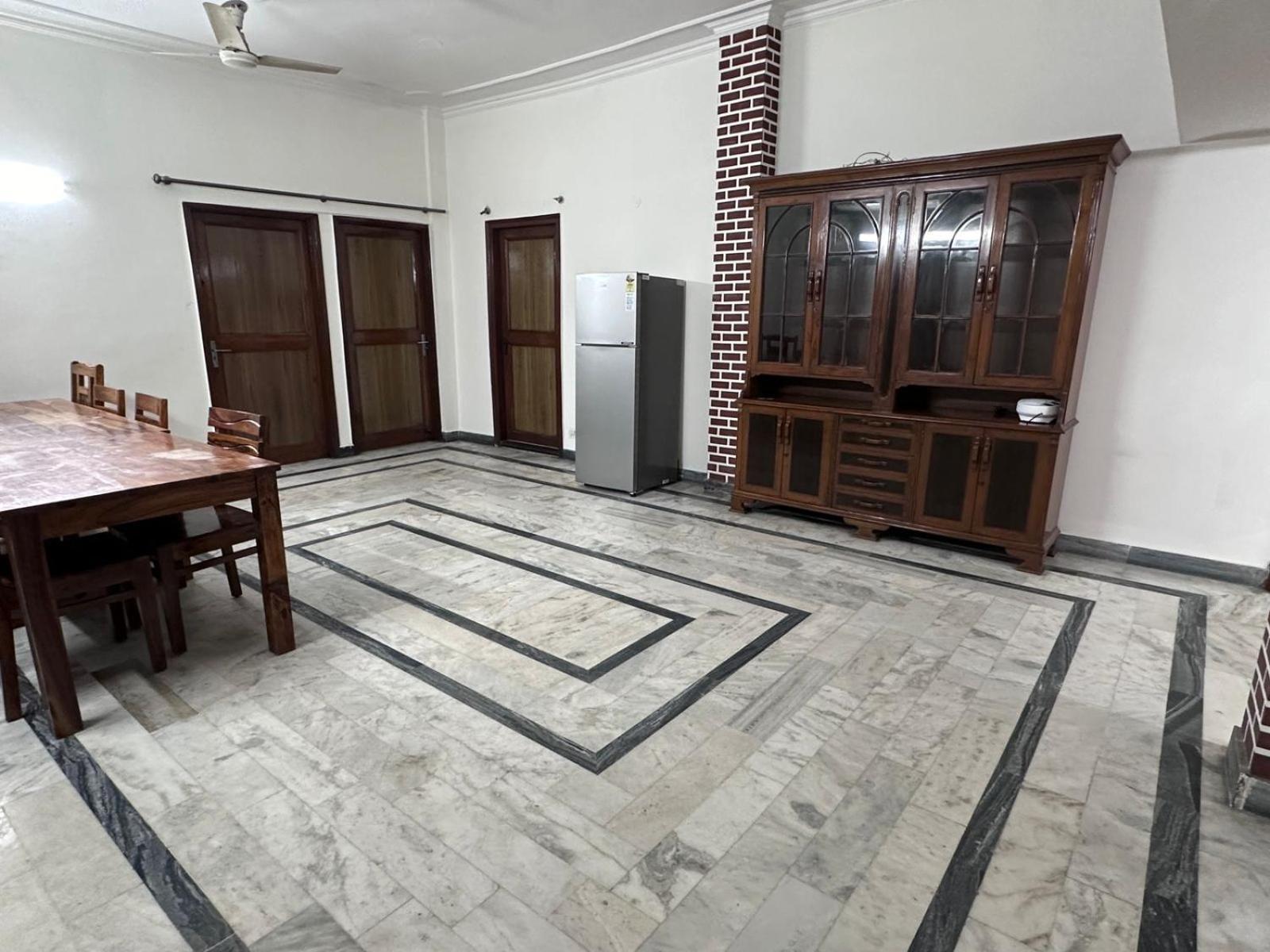 The Raveesh J42 Apartment *