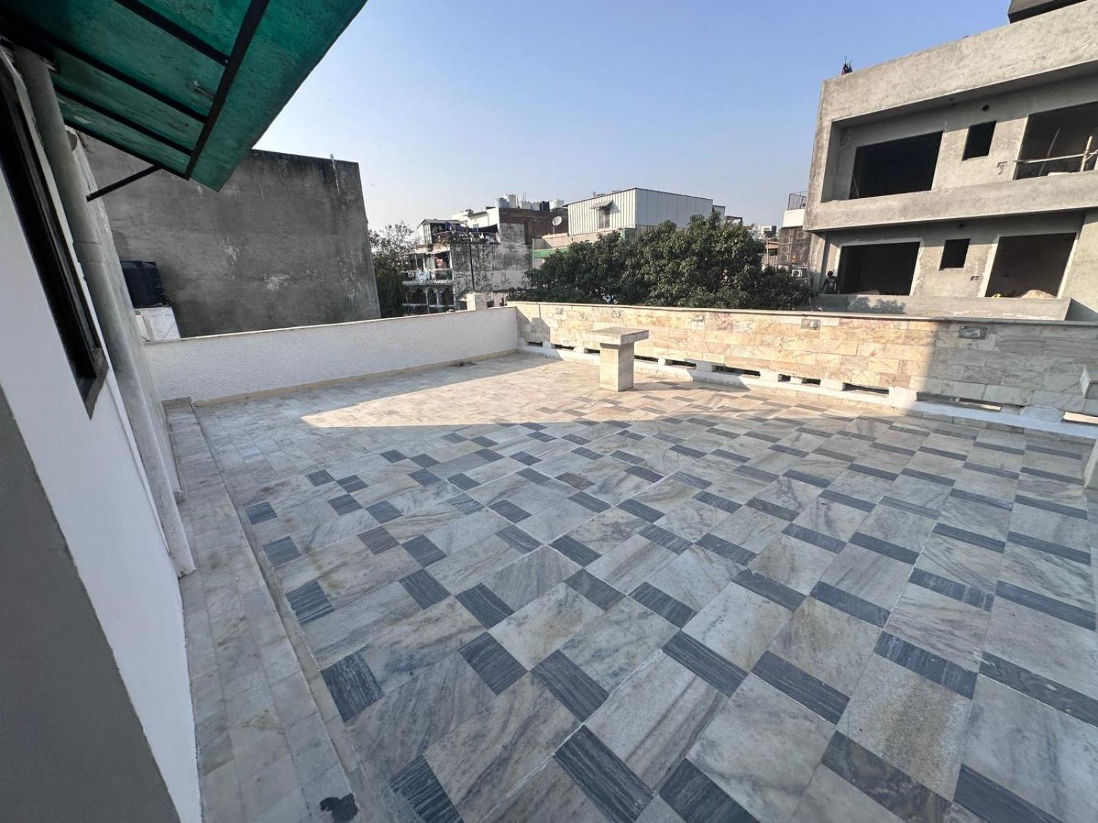 The Raveesh J42 Apartment New Delhi