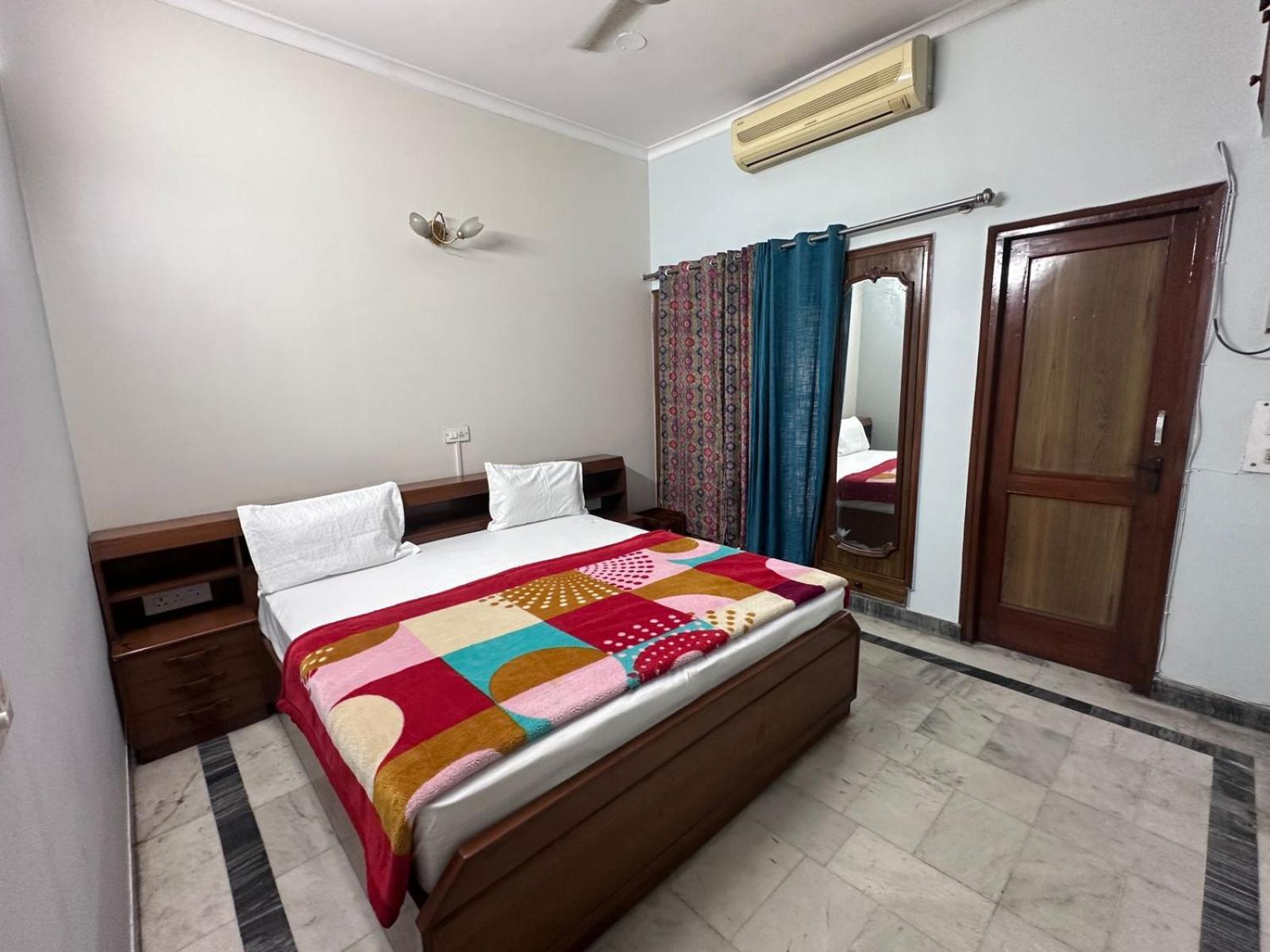 The Raveesh J42 New Delhi